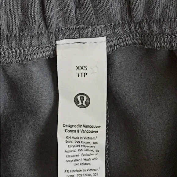 Lululemon Women Scuba Mid-Rise Oversized Short 7 Grey NWT